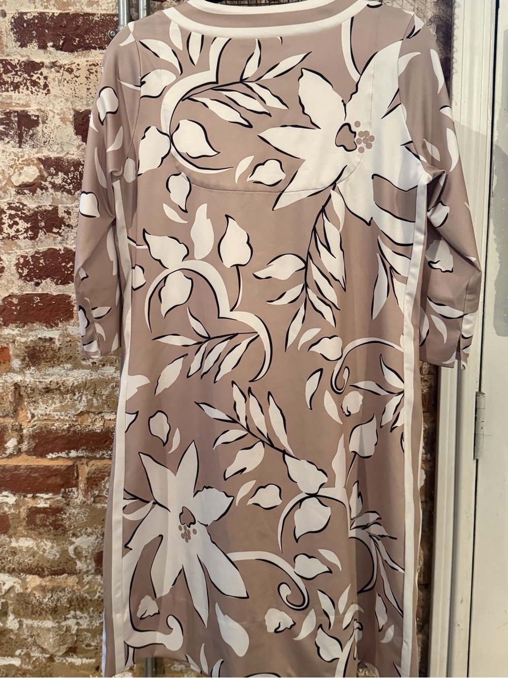 Gretchen Scott Jersey Split Neck Dress Khaki Full Bloom, Size M - Picture 6 of 7